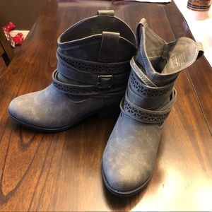 Not Rated brand booties, gray